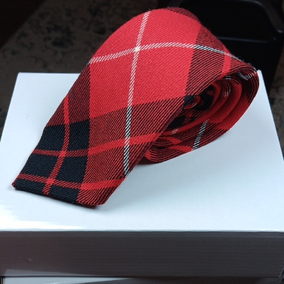 Lochcharron Pringles of Scotland Red and Black Plaid Wool Tie - Picture 1 of 4